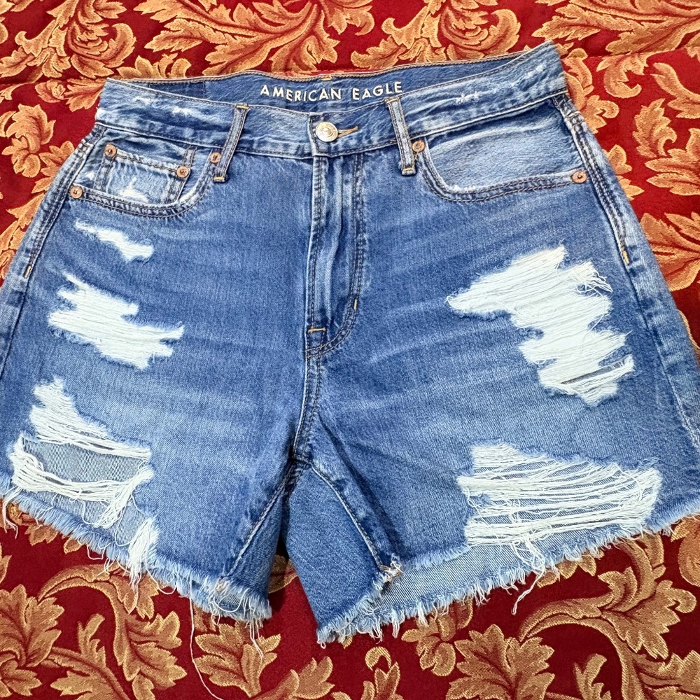 American Eagle Shorts Women's Size 0 Medium Blue Wash Distressed Hi-Rise Shortie